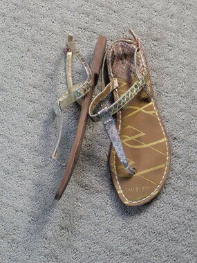 Sam & Libby Size 8 Gold Flat Ankle Strap Sandals